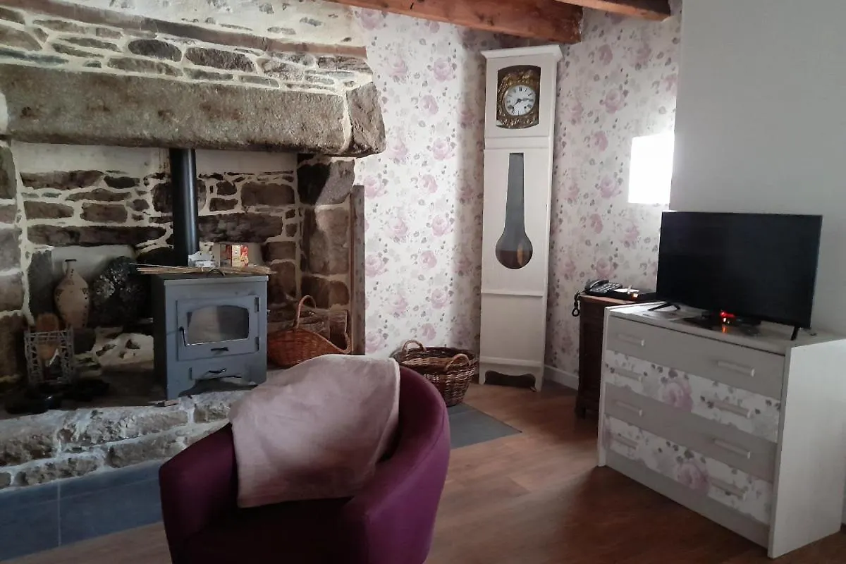 Maison Au Calme En Pleine Nature A Bourbriac 0*,  Frankrig